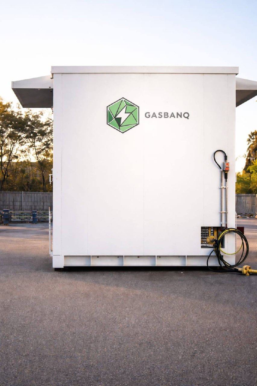 Gas Banq unit with visible service connections